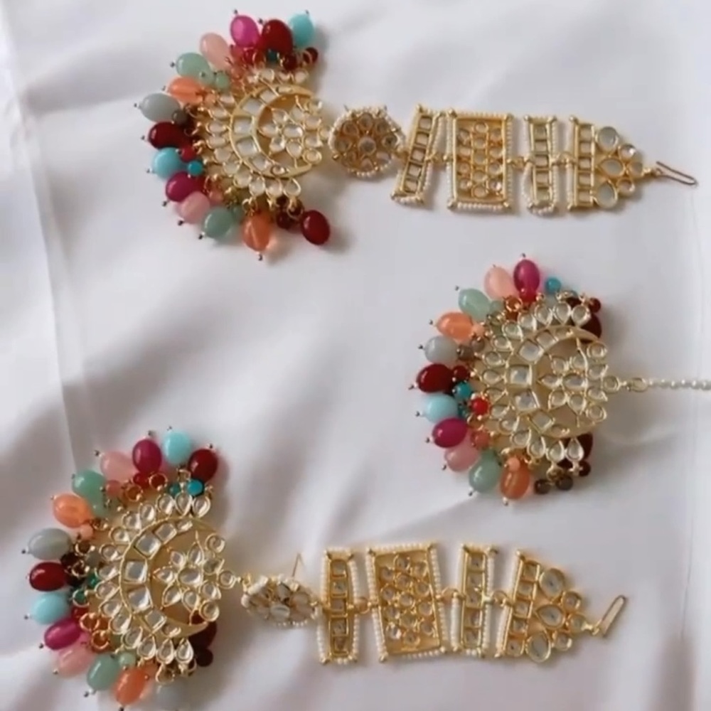 Multi colored 4 piece jewelry set